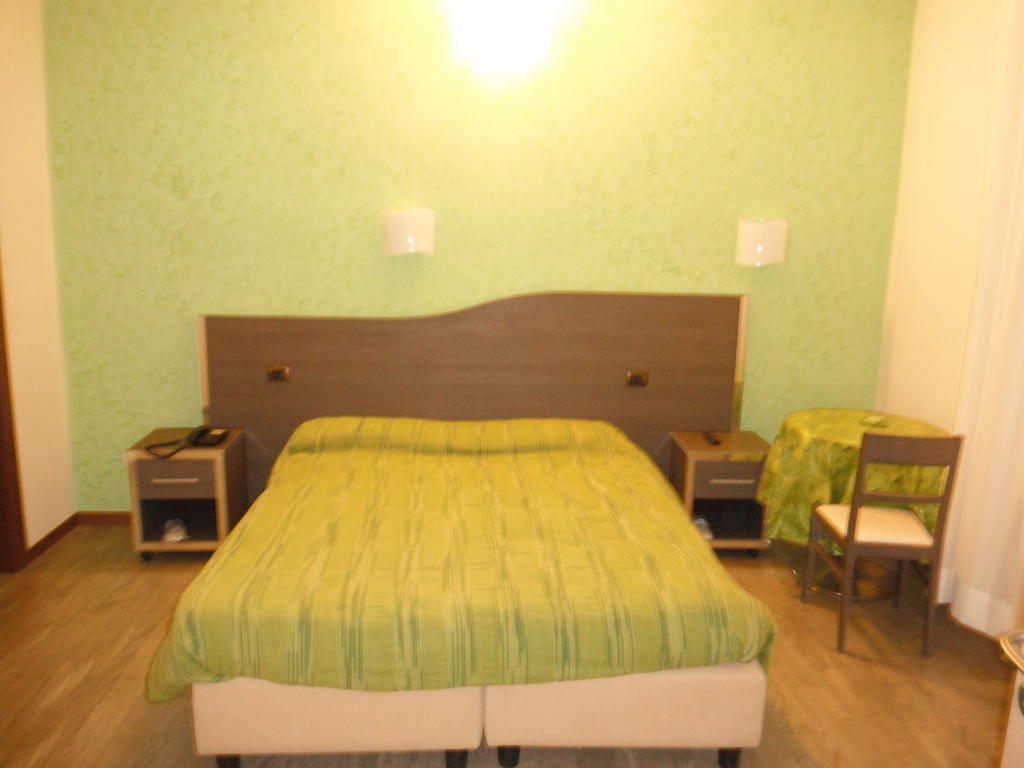 Hotel Renato Sesto San Giovanni Room photo